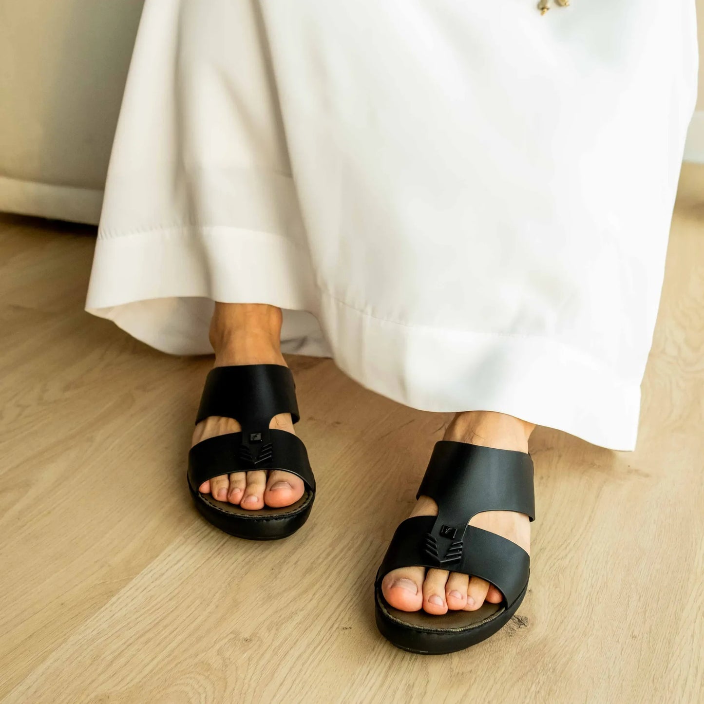 FARADA MENS UNIQUE TEXTURED WITH T-STAP SANDALS BLACK
